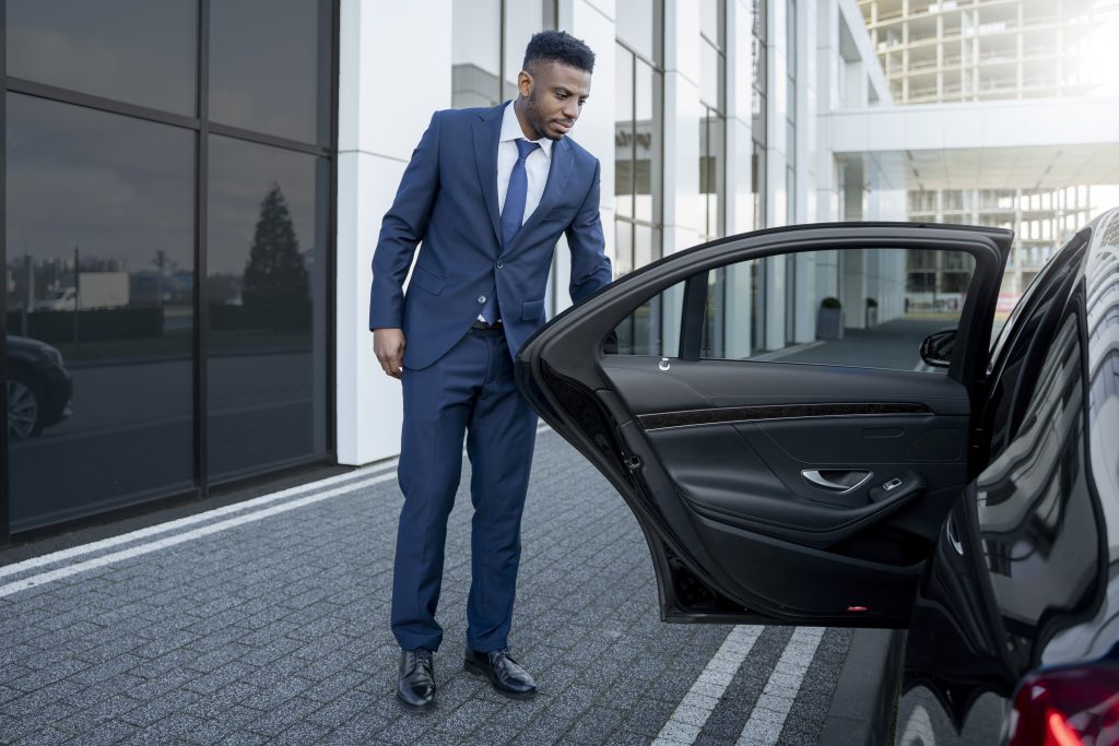 Luury Private Driver for Private Trip, Airport Transfer and Reservation